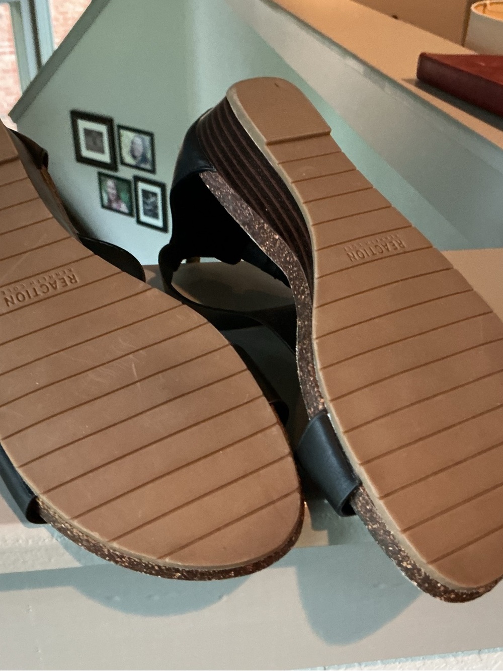 Reaction Kenneth Cole Great Gal Wedge Sandal - Picture 3 of 5